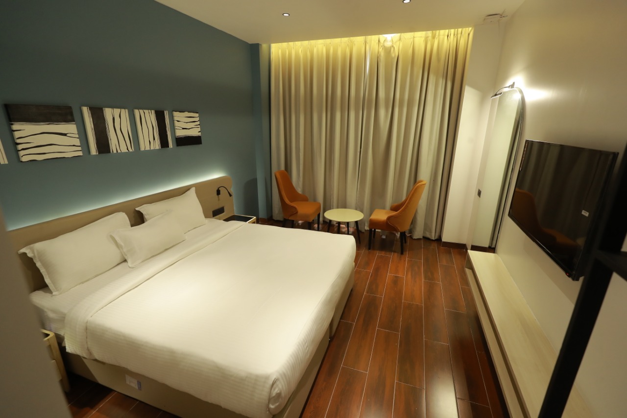DELUXE ROOM (2)